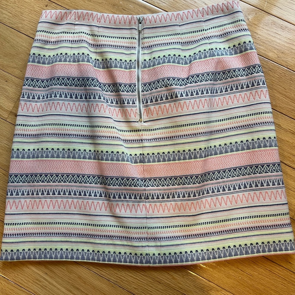 Patterned loft size 4 skirt - Picture 2 of 2